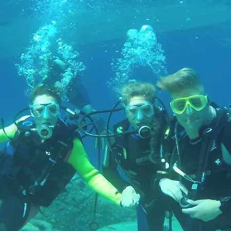 Deep Blue Diving College *